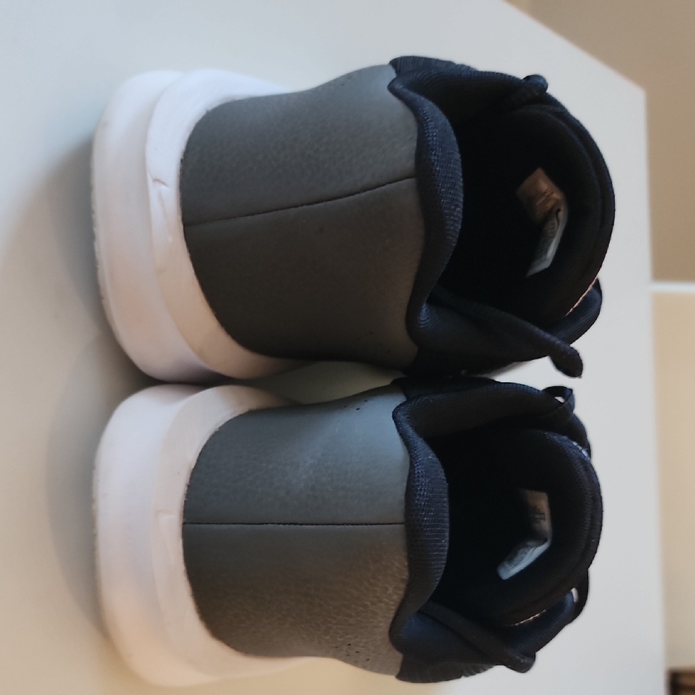 Nike Black and White Athletic Shoes - Picture 5 of 10